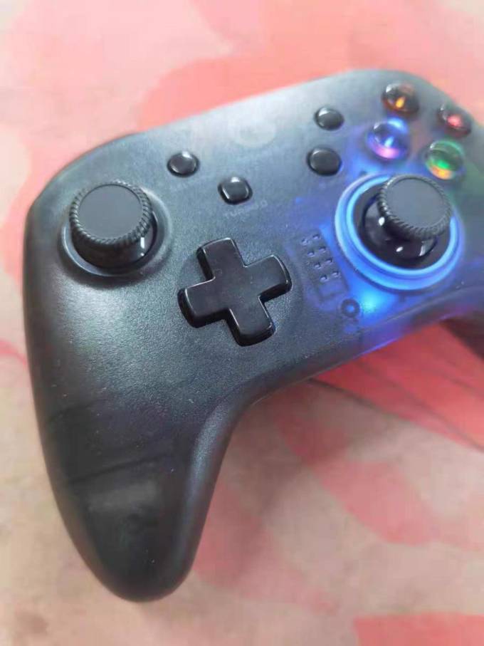 炫酷的通用无线手柄小鸡t4