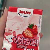草莓味的牛奶酸酸甜甜的，味道很棒哦