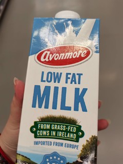 刚刚入手的低脂纯牛奶，现在就来试一试
