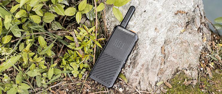 性能强劲搭配硬朗外观,极蜂超薄对讲机,比手机还流畅的沟通工具