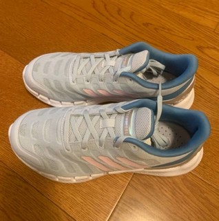 Adidas阿迪达斯