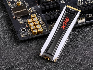 RGB内存 ssd，好看又好打