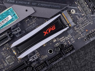 RGB内存 ssd，好看又好打