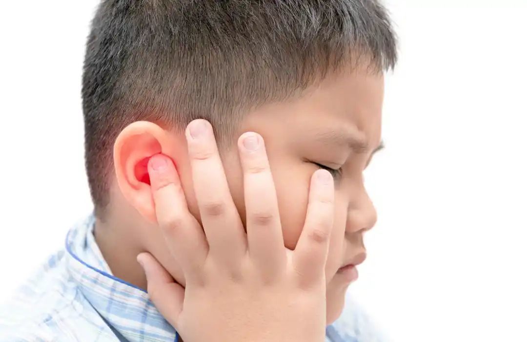 1岁宝宝差点致聋，这个坏习惯孩子每天都在做！