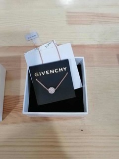 GIVENCHY 纪梵希