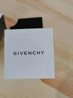 GIVENCHY 纪梵希