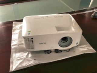 明基（BenQ）E580 智能投影仪