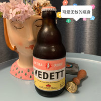 请女孩子喝酒，这瓶粉色系啤酒能征服她的心