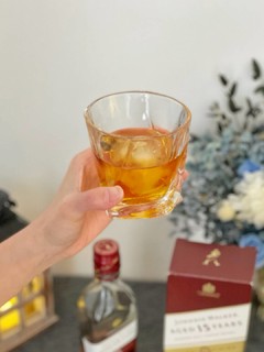 对味的酒，尊尼获加15年雪莉版艺术家礼盒