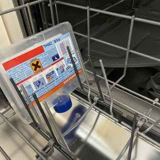 一瓶解决洗碗机脏污问题-亮碟洗碗机清洁剂
