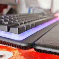 谁说薄膜不能游戏？冰豹RGB发光游戏键盘就很不错！