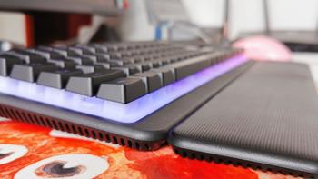 谁说薄膜不能游戏？冰豹RGB发光游戏键盘就很不错！