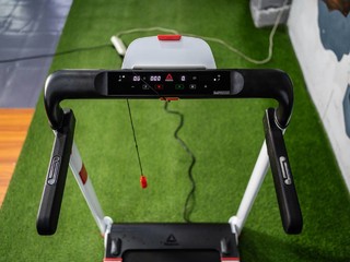 锐步IRUN4.0：轻巧静音的家用跑步机
