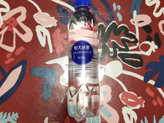 健康飲水每一天,日消耗五瓶~恒大冰泉