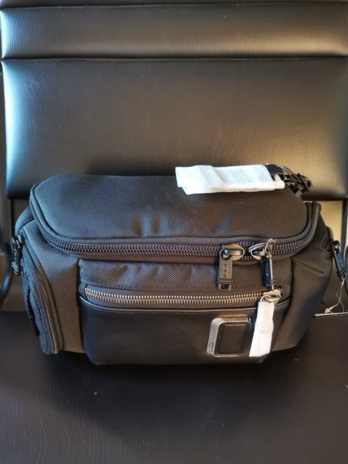 途明男士单肩斜挎包怎么样 容量大小:大小合适,出门非常方.