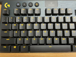 G913TKL C-回归机械键盘的青轴