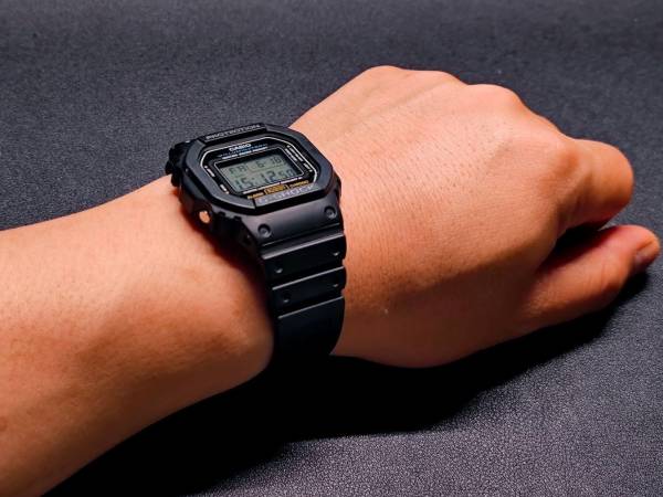 casio卡西欧gshock系列男士石英手表dw5600e1v