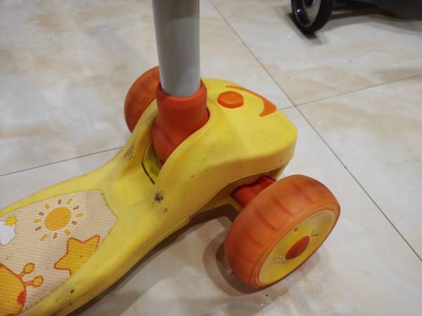 9元】脚踏儿童滑板车_auldey 奥迪双钻 儿童二合一滑板车多少钱-什么