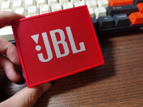 随身的音乐伙伴：JBL GO蓝牙音箱