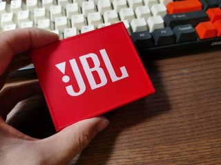 随身的音乐伙伴：JBL GO蓝牙音箱