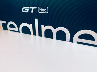 爆款千元机，realme GT Neo