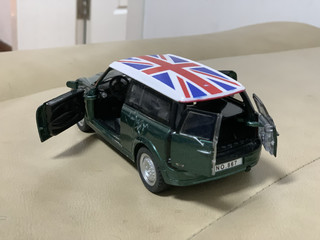 宝贝爱玩的mini cooper