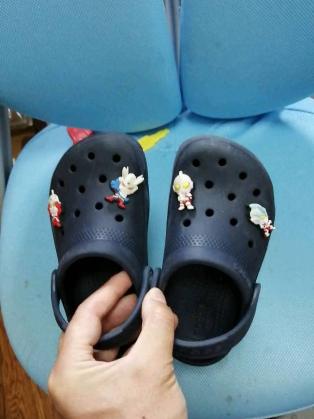 crocs儿童洞洞鞋