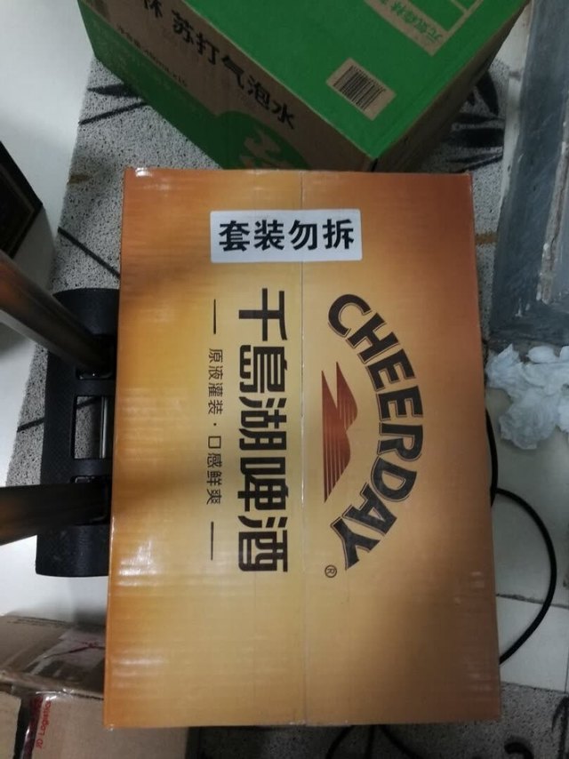 这款是浑浊型啤酒，开瓶就能闻到浓郁的麦芽