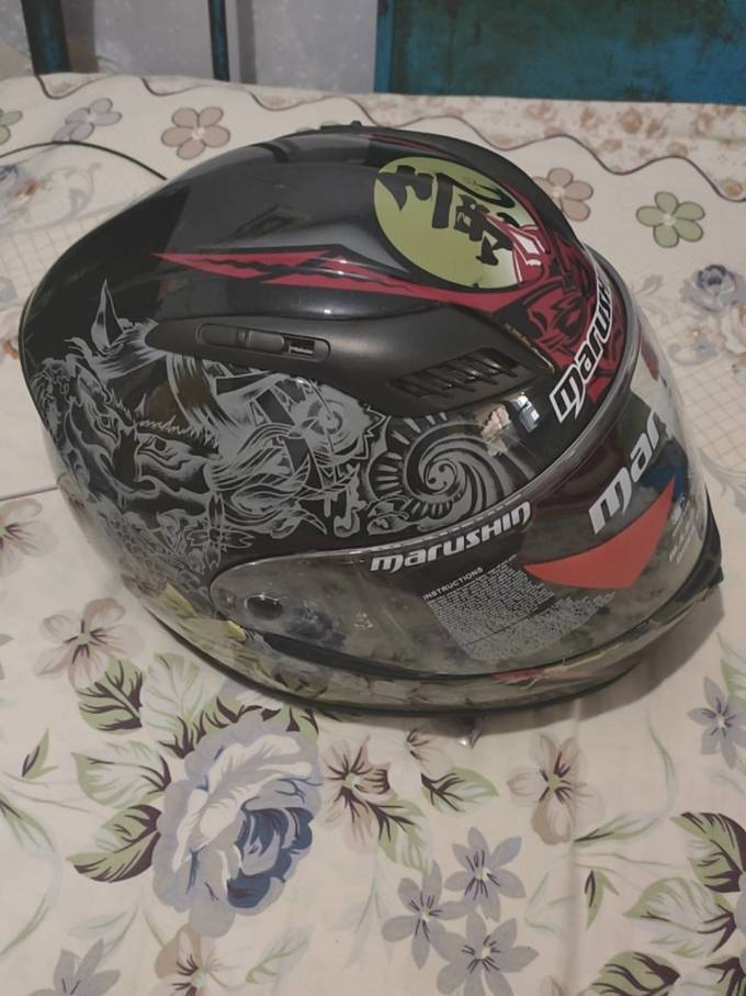 马鲁申骑行头盔