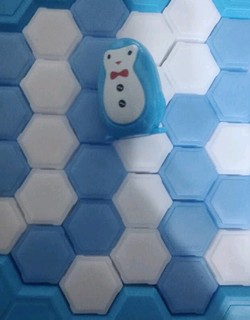 冰块企鹅小玩具，一家其乐融融砸冰块