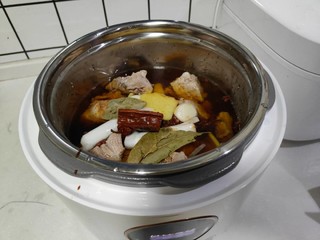 炖肉、煮饭，一锅搞定的二合一电压力锅
