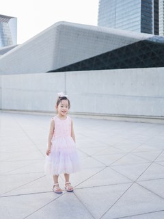 粉色小礼服连衣裙+粉色小凉鞋+手提小包包