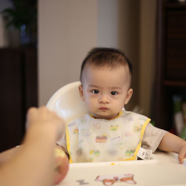 夏天宝宝厌食不爱吃东西怎么办，这几个小技巧教你应对