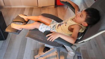 一坐就离不开的“顶腰感”， 网易新款人体工学椅升级评测