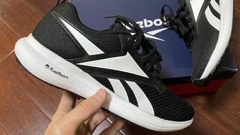 黑白色的锐步REEBOK ENERGYLUX DRIFTIUM 2跑鞋