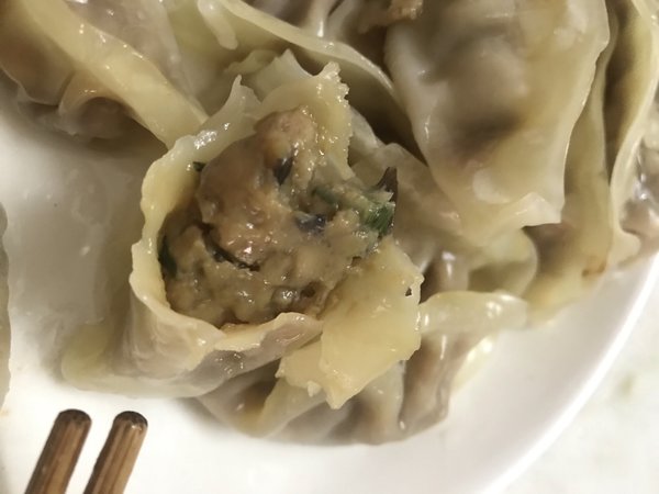 正大蒸饺，作为速食品还不错。