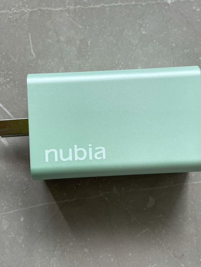 努比亚充电器
