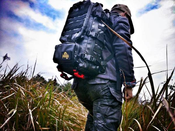 MAGFORCE猎鹰黑胶背包