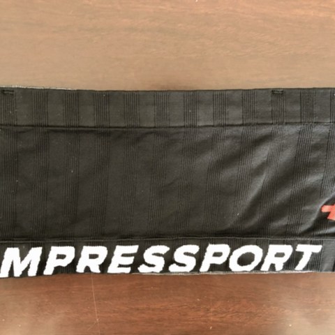 稳定不晃，超级能装，COMPRESSPORT 跑步腰包开箱