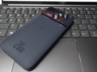 专属iPhone12的磁吸无线充移动电源