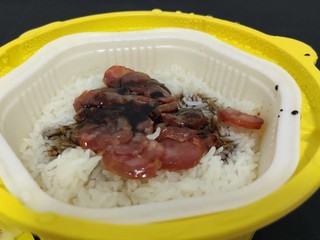大龙燚跨界自热米饭：配菜少了点