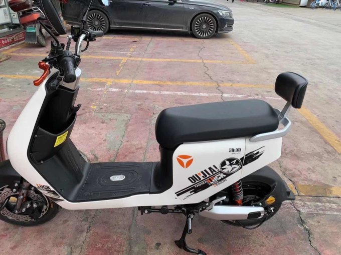 雅迪欧佳运动风第一次买电动车给老婆