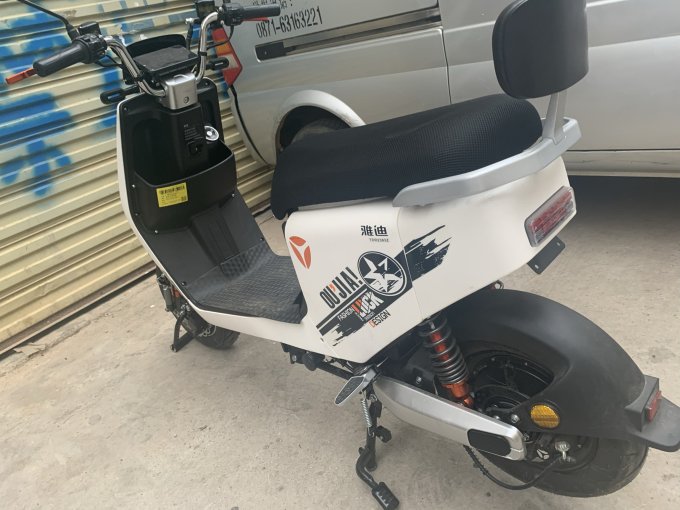 雅迪欧佳运动风第一次买电动车给老婆