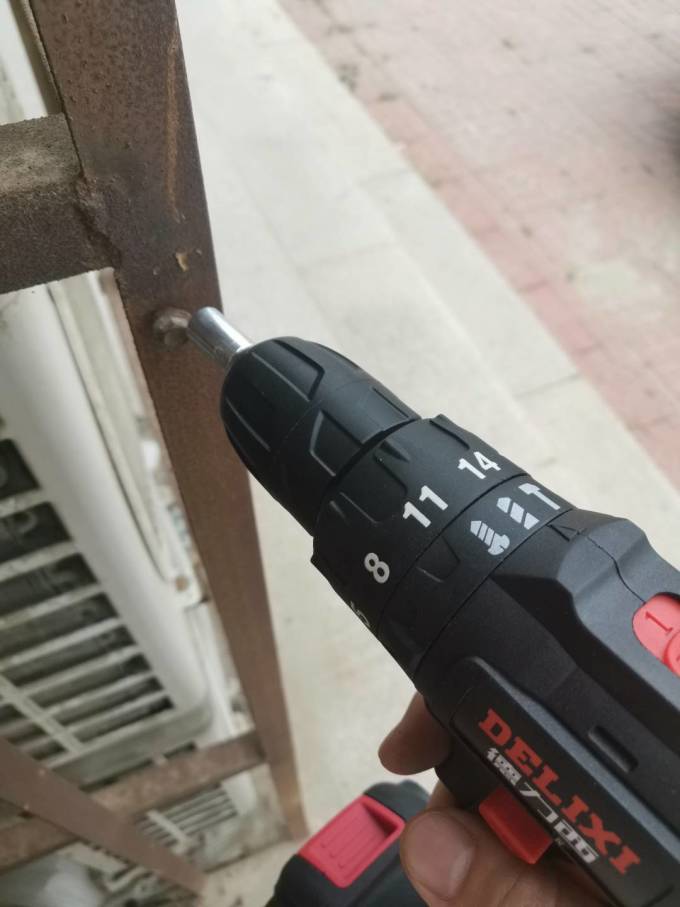 大男人的新玩具德力西手电钻