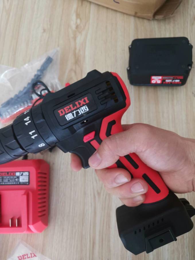 大男人的新玩具德力西手电钻