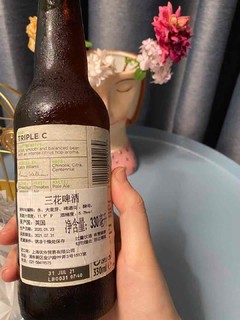 一开瓶就是满满荔枝香，属于炎热夏季的啤酒