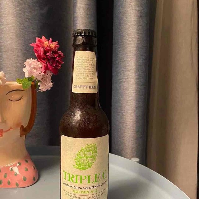 一开瓶就是满满荔枝香，属于炎热夏季的啤酒