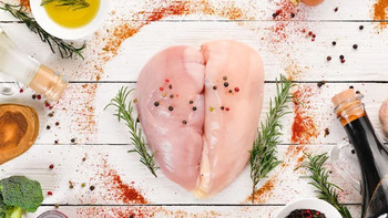 为什么健身减肥要吃鸡胸肉？真的能增肌减脂吗？「鸡胸肉」的好处、热量、「料理」做法一次公开！