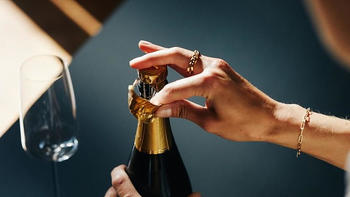 如何专业又优雅的开香槟？