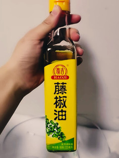 藤椒油：香味清新，麻味温和。